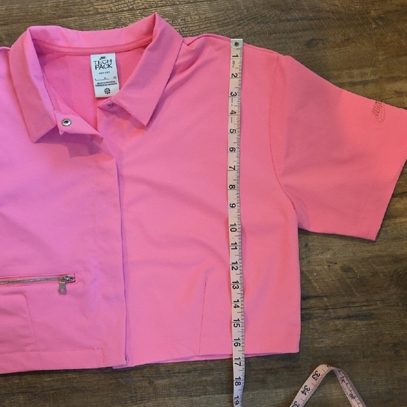 Nike HOT PINK Dri-Fit Teck Pack Cropped Snap Front Athketic Top Size Small - Picture 13 of 14